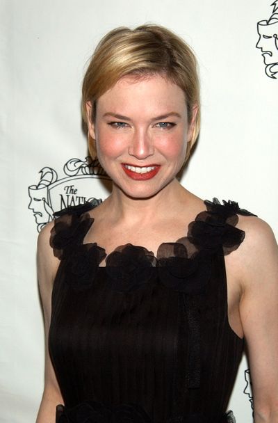 The <em>Cold Mountain</em> star went for a statement red lip and a barefaced complexion at the National Board of Review 2002 Annual Awards Gala