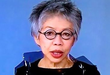 Which news program did Lee Lin Chin anchor for three decades?