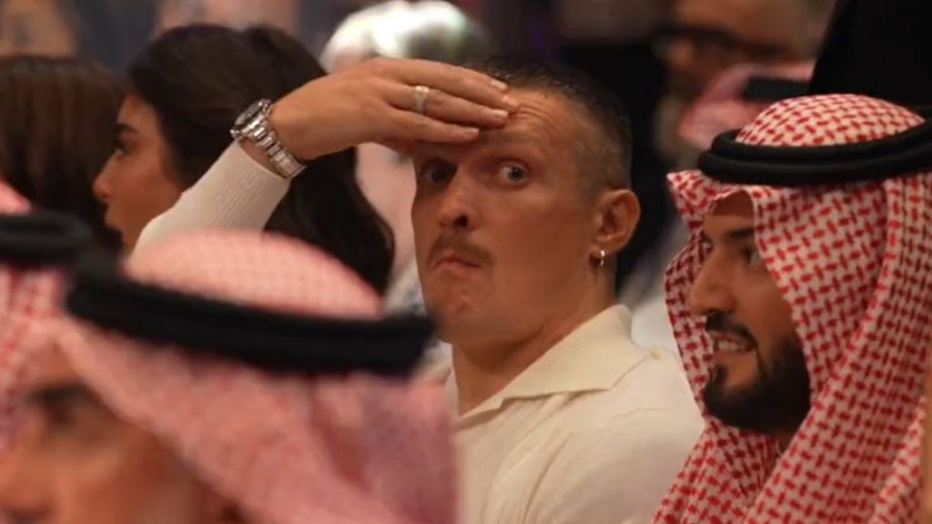 Oleksandr Usyk reacts after seeing Tyson Fury get knocked down by Francis Ngannou.