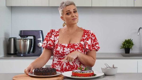 Jane de Graaff shows us the three-ingredient slow-cooker cake hack