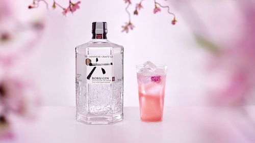 Beam Suntory purchased British craft gin makers Sipsmith in 2016, and launched its first Japanese craft gin, Roku, the following year.