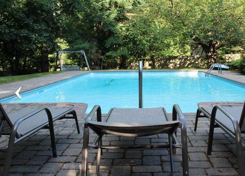 Pools of all shapes and sizes are on the site, with prices starting at AUD $30/h.