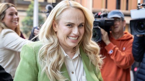 Rebel Wilson arriva alla Corte Federale mercoledì 29 aprile 2026.