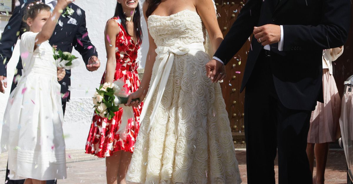 Can you wear red to a wedding? | Etiquette expert Amanda King explains -  9Honey