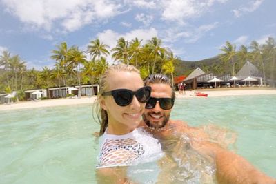@mrtimrobards: Sun, water and my third favourite.... #TimandAnnaEscape @oohaymanisland