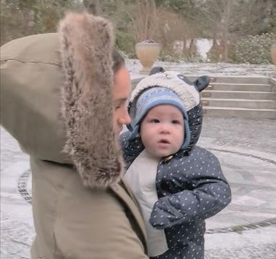 Meghan introduces baby Archie to snow