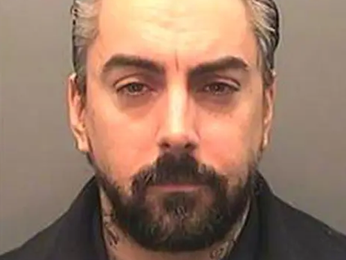 Ian Watkins hapiste öldürüldü.