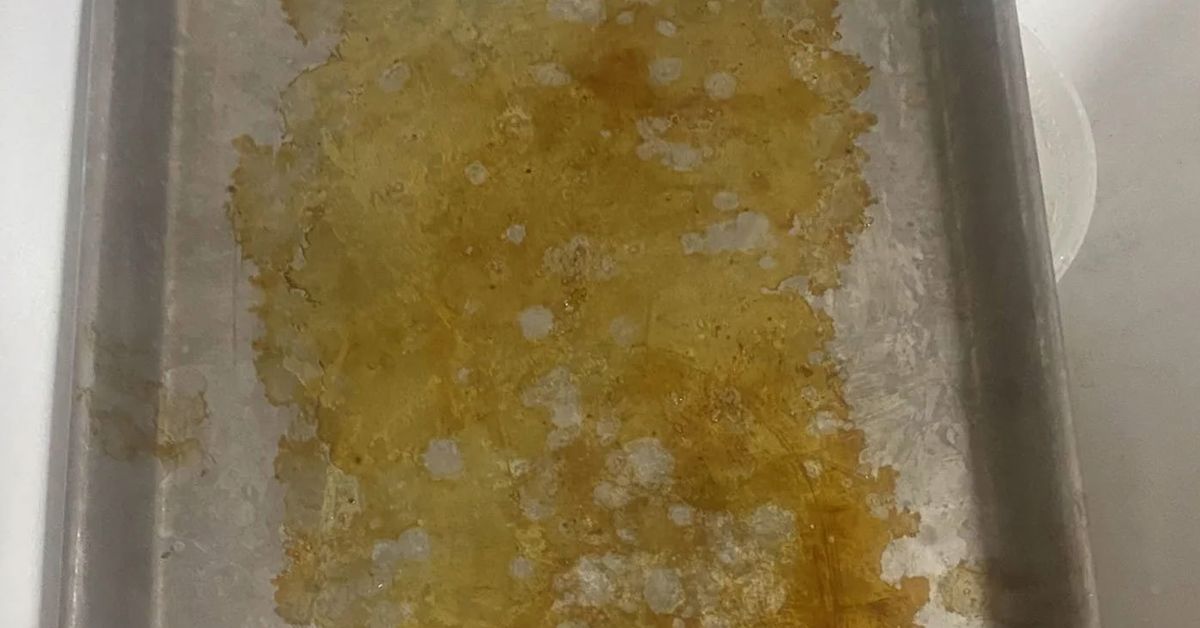 Cleaning hacks Plea for help to clean greasestained baking pan