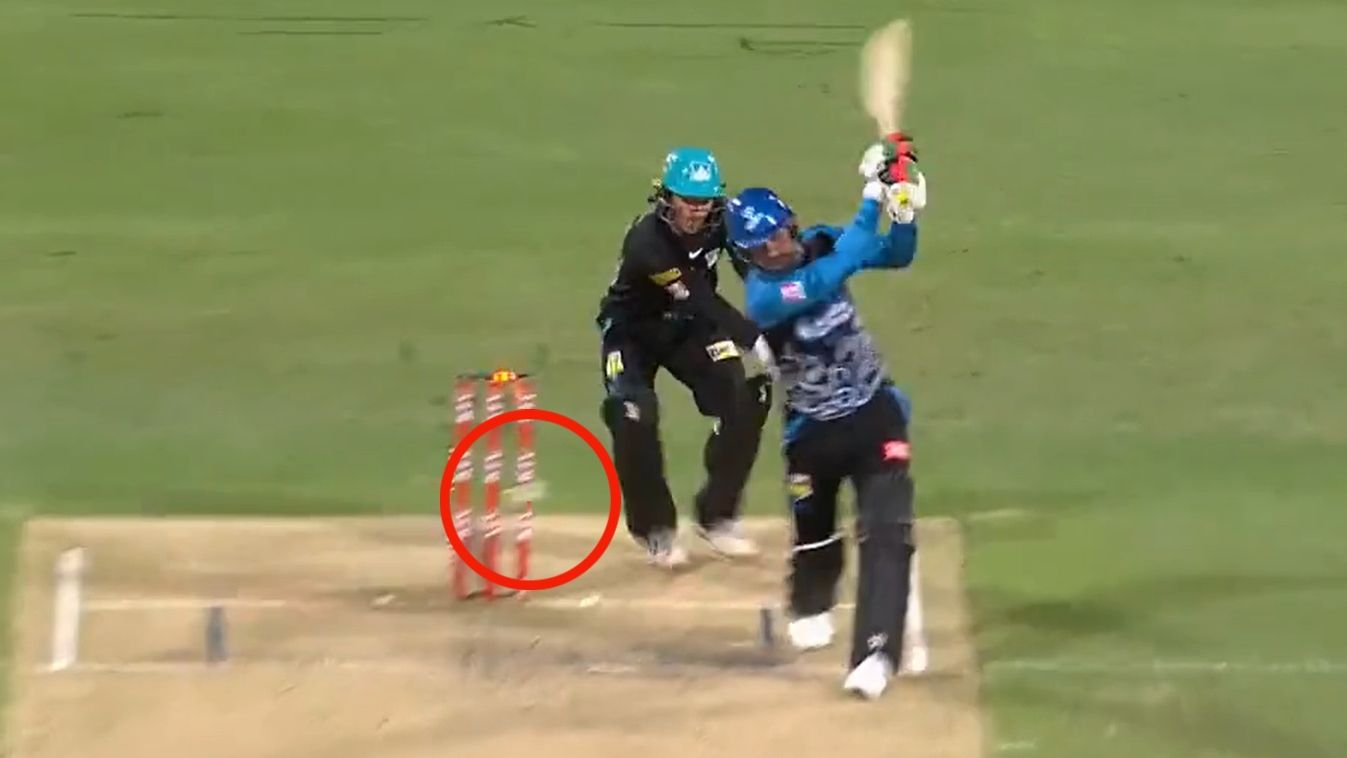 Bizarre BBL wicket baffles commentary team