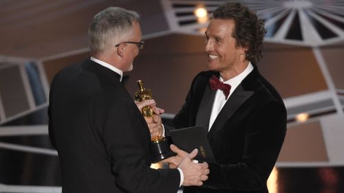 Lee Smith is presented his Oscar by Matthew McCounaughey. (AAP)