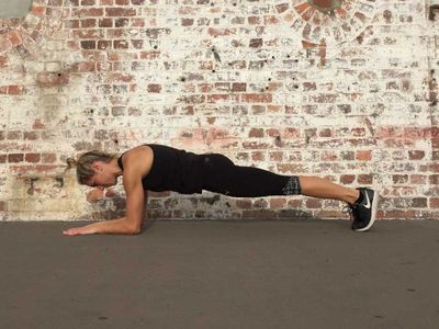 <p>Plank hold, 20 seconds</p>