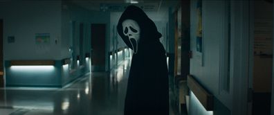 Ghostface in 2022's Scream