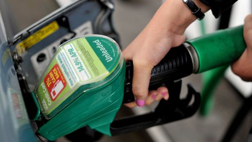 Bringing back fuel pump attendants could triple profits for service stations