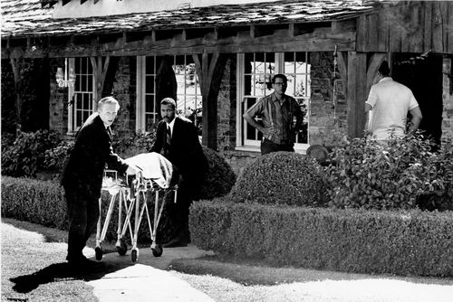 The body of actress Sharon Tate is taken from her rented house on Cielo Drive in Beverly Hills on August 9, 1969. (AAP) 