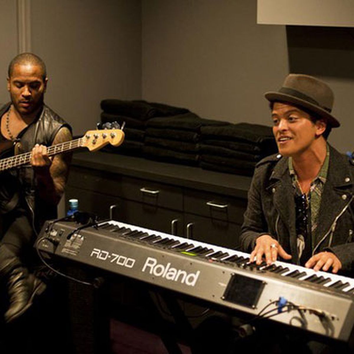 Lenny Kravitz working with Bruno Mars - 9Celebrity