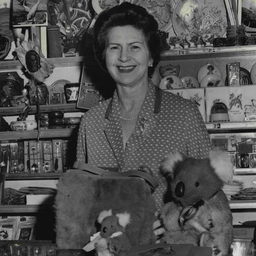 Mrs Yvonne Rentoul owned and ran a souvenir shop in the south-east pylon for 21 years. Sydney Harbour Bridge cats 