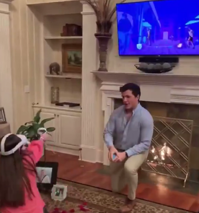 TikTok proposal man bended knee VR