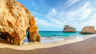 2. Praia dos Tres Irmaos, Portugal