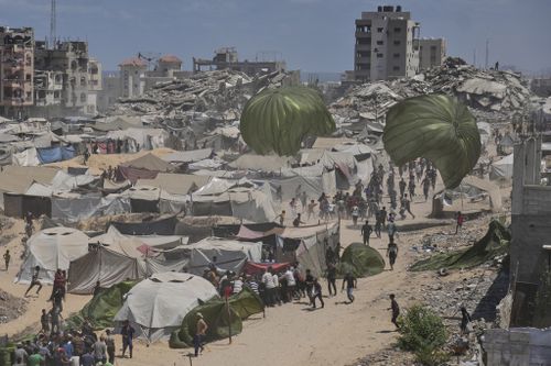Os palestinos entram em colapso para coletar a humanidade para ajudar