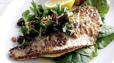 Pan-fried fish with lemon and spinach salad