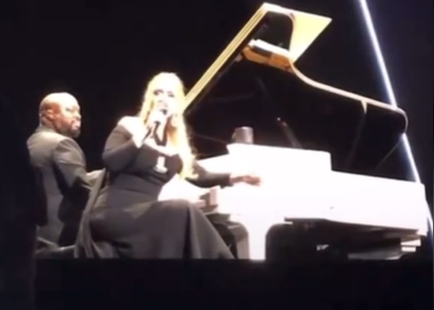 Adele pays tribute to stepdaughter in concert