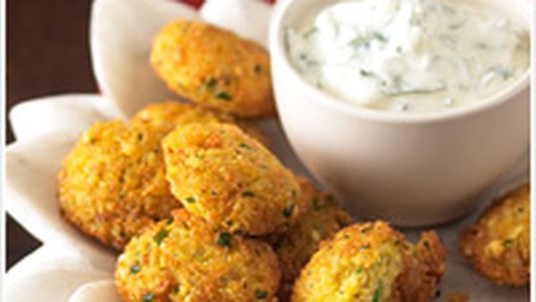 Chickpea patties with mint raita