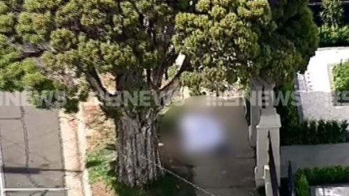 A body has been found on the street in Reservoir, in Melbourne's north. (9NEWS)