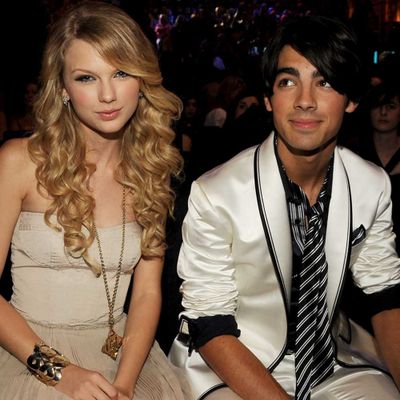 Taylor Swift and Joe Jonas (July 2008 to October 2008)