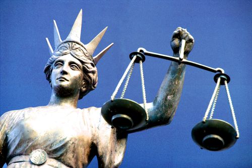 AFR, GENERIC, BRISBANE Scales of Justice outside the District Court in Brisbane --- legal, law, QC, judge,  litigation. Friday 25th July 2003 S photo Louie Douvis    AFR FIRST USE ONLY SPECIALX 19781***afrphotos.com***