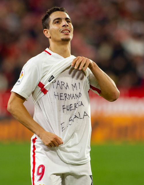 Sevilla's Ben Yedder shows a t-shirt reading “To my brother, be strong, E. Sala”, supporting Cardiff City FC's Argentinian forward Emiliano on January 23, 2019.