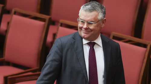 O Ministro do Meio Ambiente e da Água, Murray Watt, chega para o período de perguntas