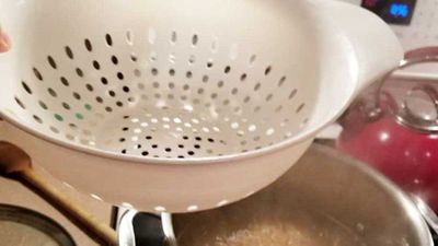 <strong>Earlier this week:</strong> <a href="http://kitchen.nine.com.au/2017/10/05/14/04/good-samaritan-shows-how-a-colander-should-be-used-and-twitter-could-not-be-more-stunned" target="_top">Good Samaritan shows how a colander should be used, and Twitter could not be more stunned</a>