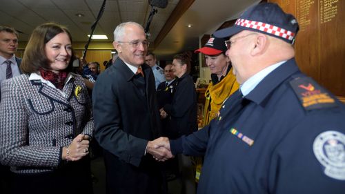 Vic volunteer firies vow to back PM