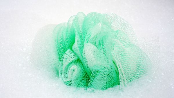 A woman has turned a shower loofah into a fascinator.