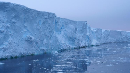 The high cliffs at the ice front of the Thwaites Glacier. 