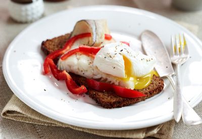 1. Recipe: <a href="https://kitchen.nine.com.au/2016/05/05/13/12/haddock-eggs-and-peppers-on-rye" target="_top" draggable="false">Haddock, eggs and peppers on rye</a>