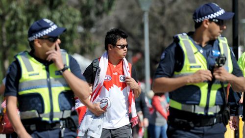 Police praise orderly AFL crowd's 'understanding' amid increased security