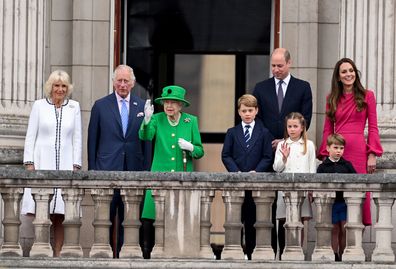 (L-R) Camilla, Duchess of Cambridge, Prince Charles, Prince of Wales, Queen Elizabeth II, Prince George of Cambridge, Prince William, Duke of Cambridge Princess Charlotte of Cambridge, Prince Louis of Cambridge and Catherine, Duchess of Cambridge stand on the balcony during the Platinum Pageant on June 05, 2022 in London, England.  
