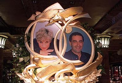 Harrods' Princess Diana and Dodi Fayed sculpture (Getty)
