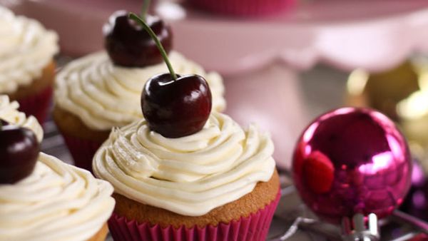 Christmas spiced cupcakes with brandy butter icing