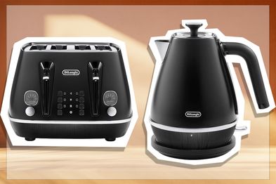 9PR: De'Longhi Distinta Moments Breakfast Collection Set with 4 Slice Toaster and Electric Kettle, Black