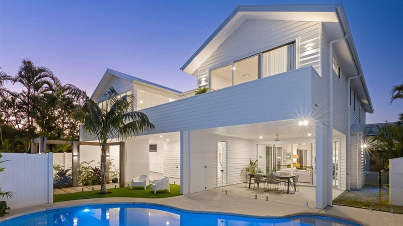 Hollywood star, influencer and professional basketballer inspect Noosa's $5.9m 'White House'