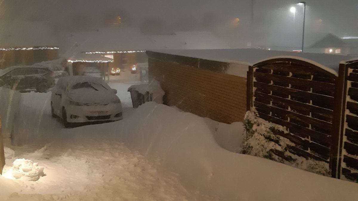 Ikea customers sleep in store after snowstorm