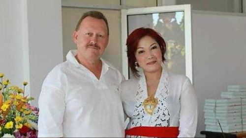 Australian businessman Robert Ellis, who was killed in Bali, with wife Noor. (AAP)