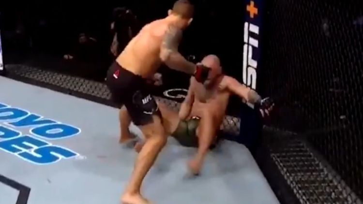 Dustin Poirier knocks out Conor McGregor in 2nd round at UFC 257