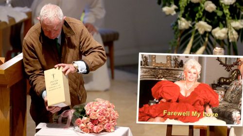 Zsa Zsa Gabor's glamour remembered at funeral in Los Angeles