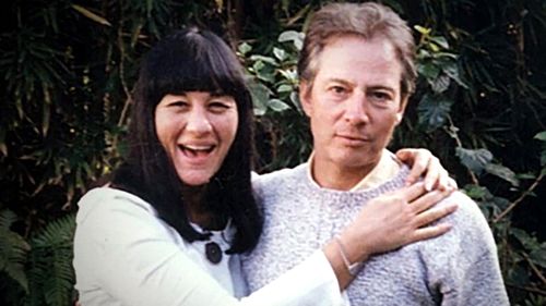 Robert Durst și Susan Berman, fiica unui mafiot din Las Vegas care a fost găsit cu fața în jos într-o piscină din Los Angeles.