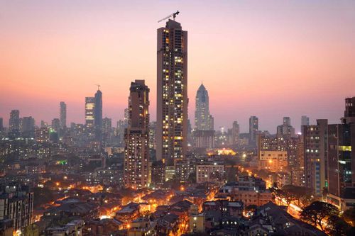 L'horizon de Mumbai au coucher du soleil.  iStock