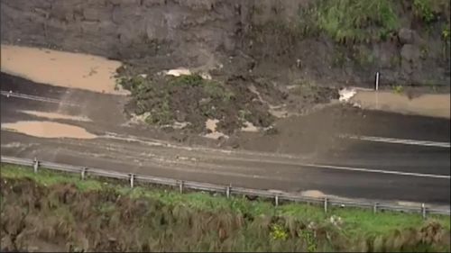Great Ocean Road reopens after debris from landslides is cleared 