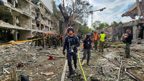 İran tarafından atılan bir füzenin Tel Aviv'e isabet ettiği an.